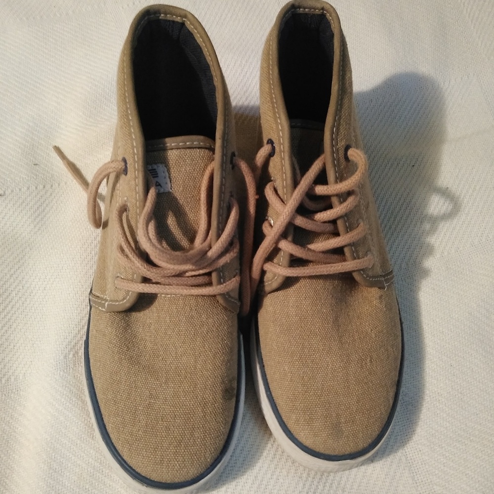 Boys size 3  (1) pr shoes